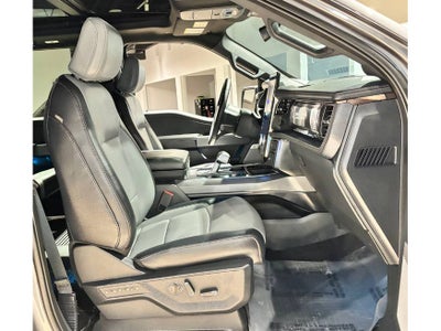 2025 Ford F-150 Lightning LARIAT