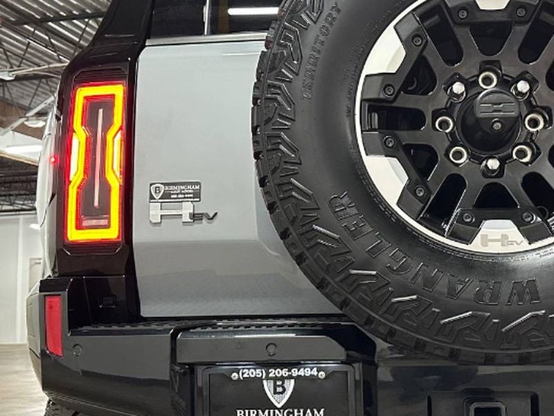 2024 GMC Hummer EV SUV 2X
