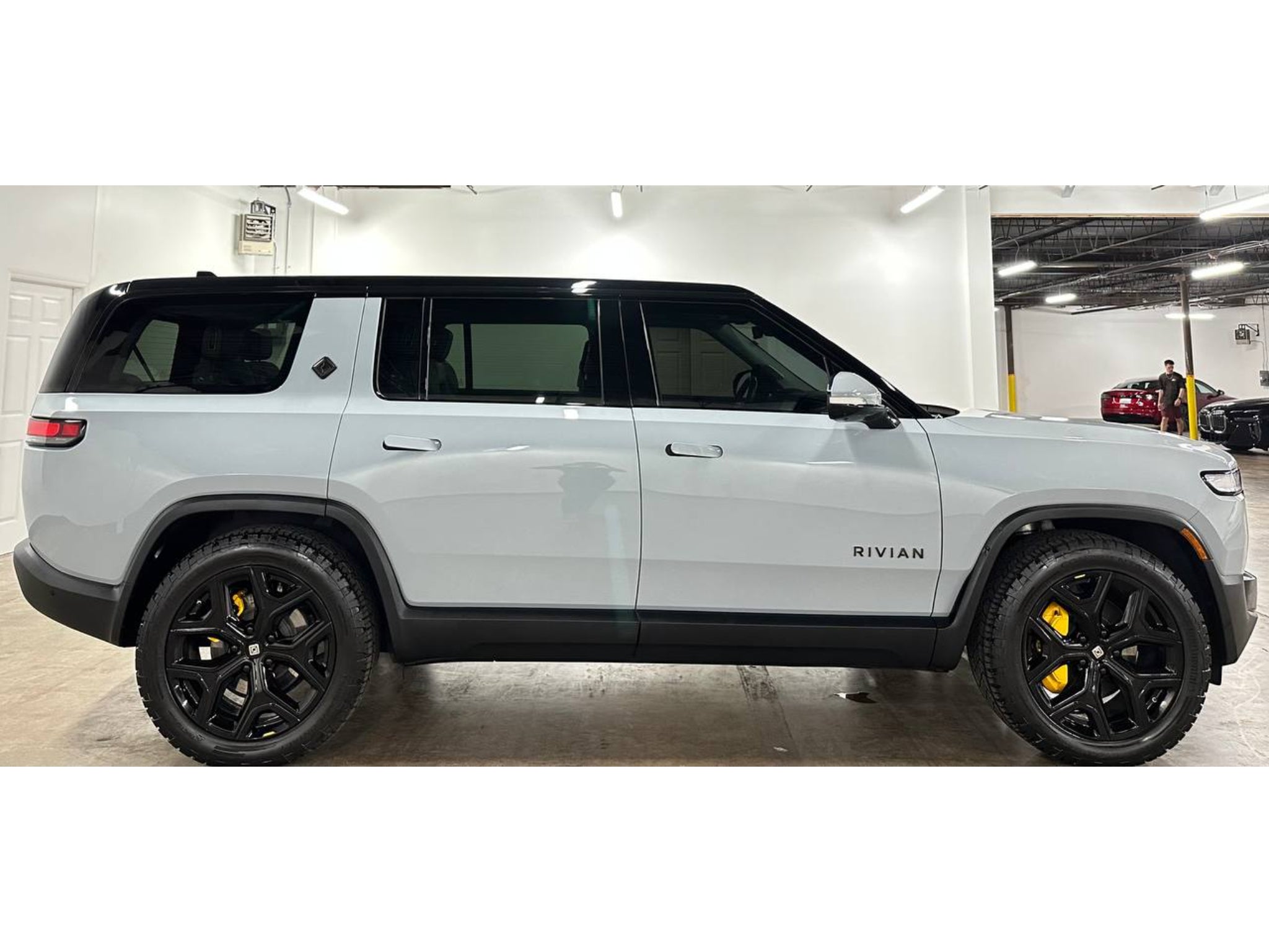 2023 Rivian R1S Adventure DUAL-Motor