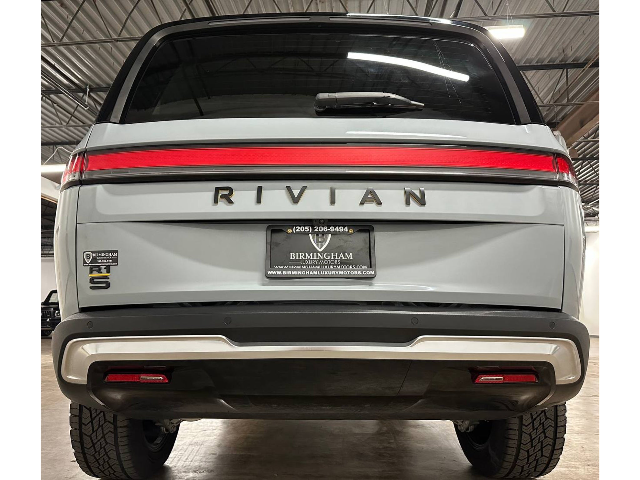 2023 Rivian R1S Adventure DUAL-Motor