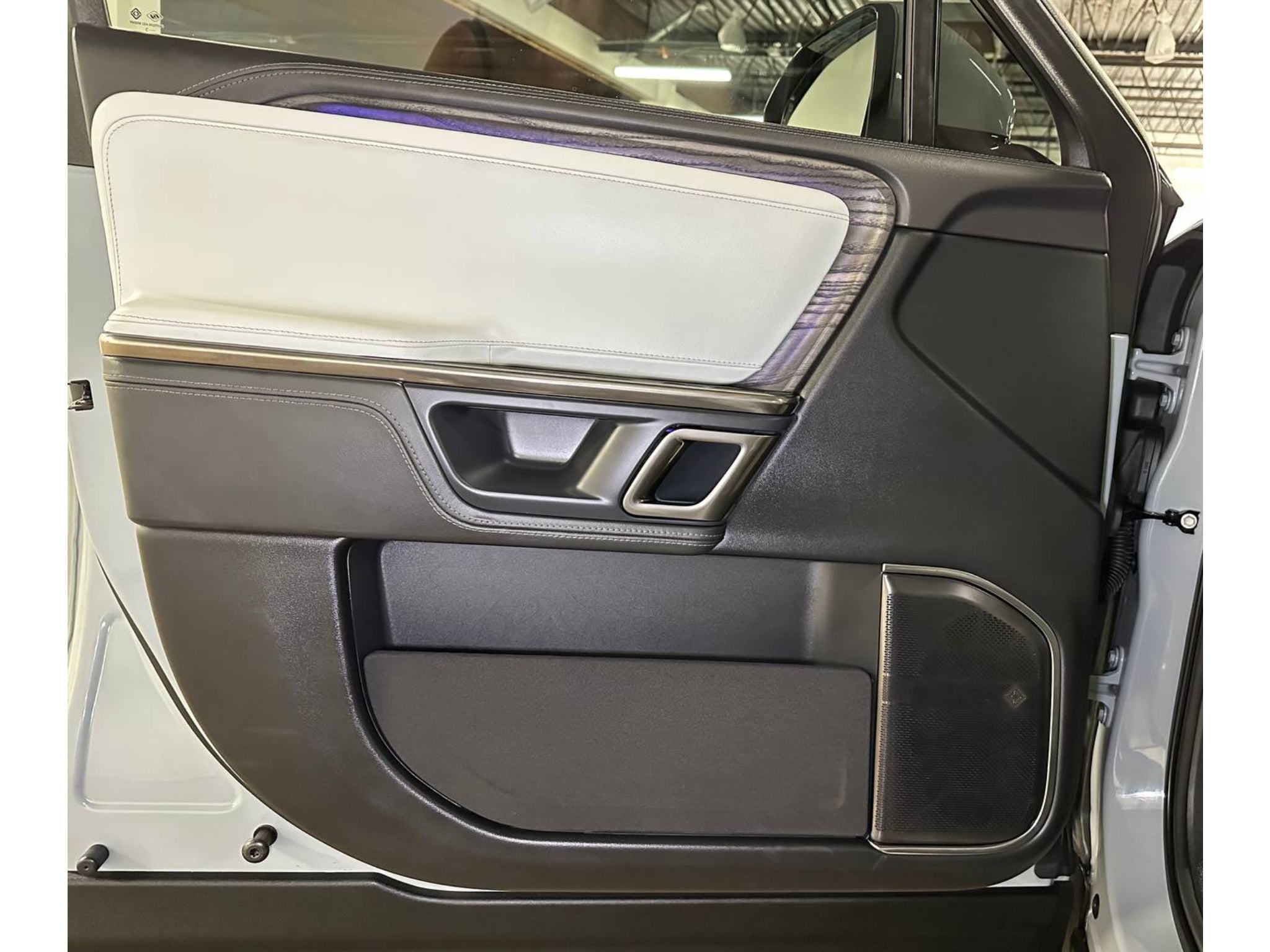 2023 Rivian R1S Adventure DUAL-Motor