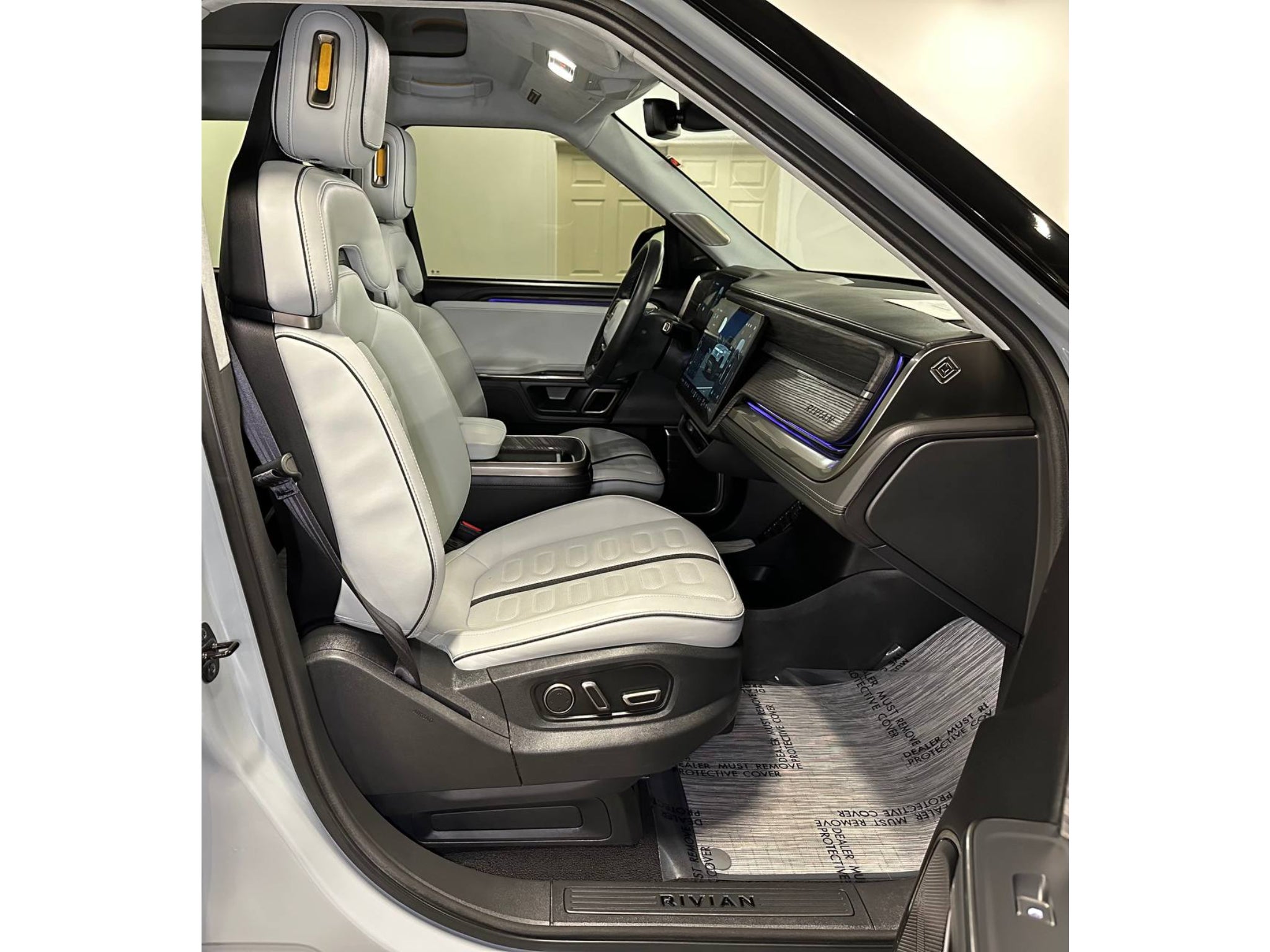 2023 Rivian R1S Adventure DUAL-Motor