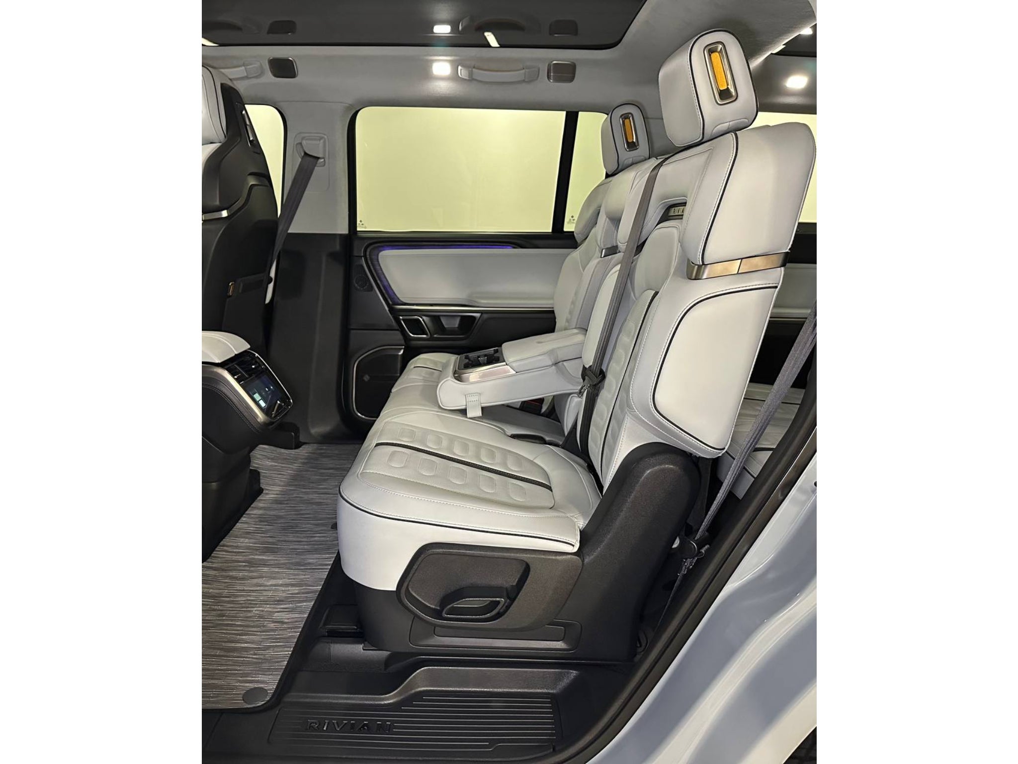 2023 Rivian R1S Adventure DUAL-Motor