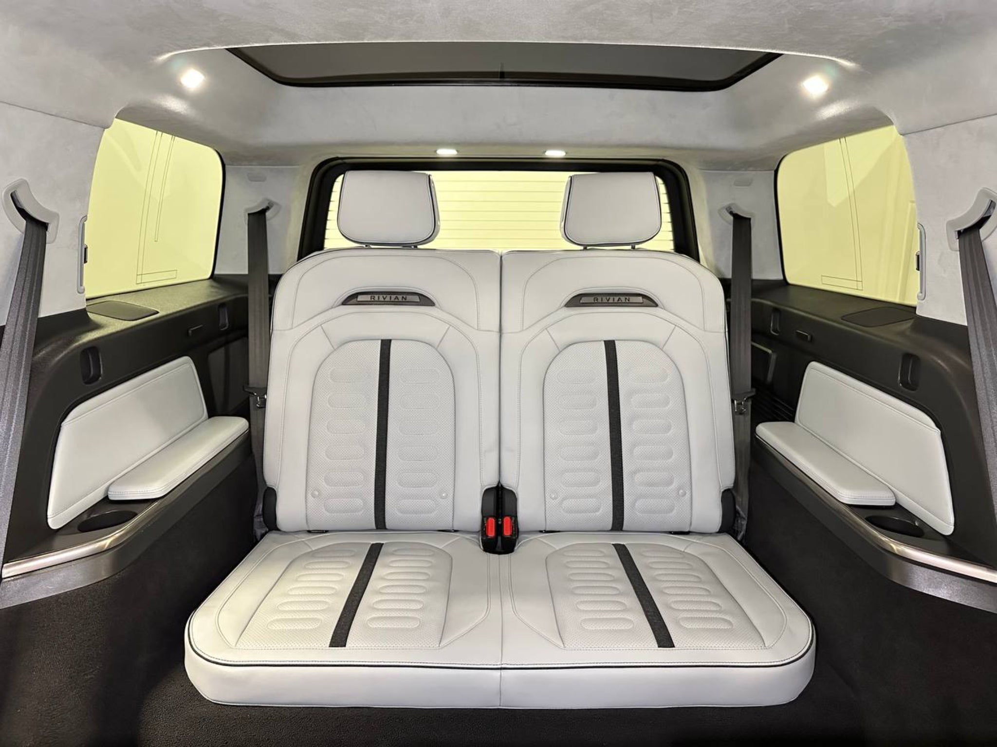 2023 Rivian R1S Adventure DUAL-Motor