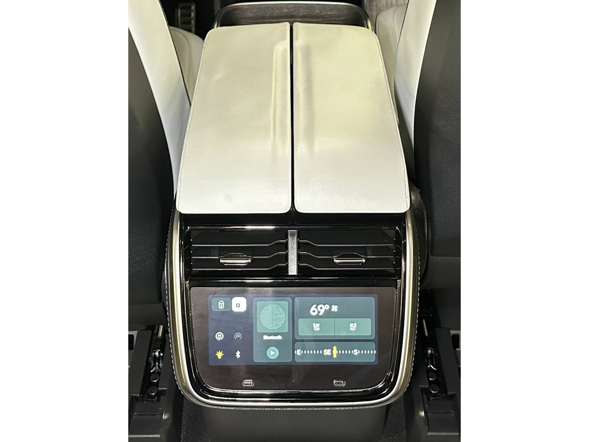 2023 Rivian R1S Adventure DUAL-Motor