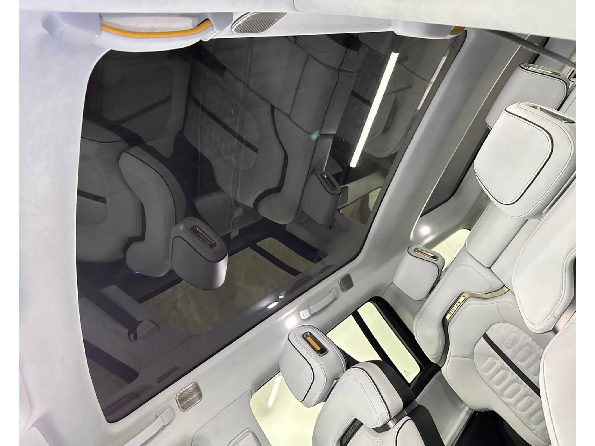 2023 Rivian R1S Adventure DUAL-Motor