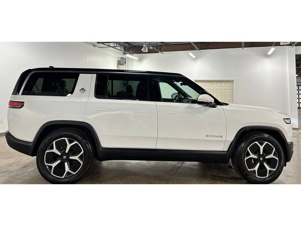 2024 Rivian R1S Adventure