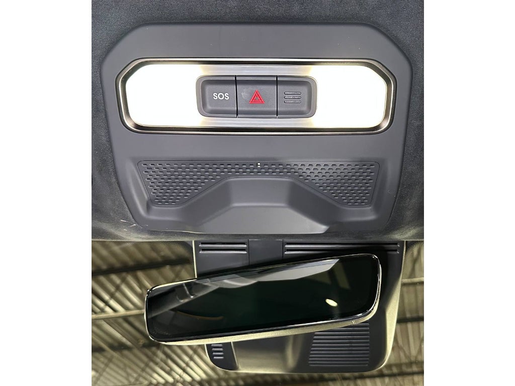 2024 Rivian R1S Adventure