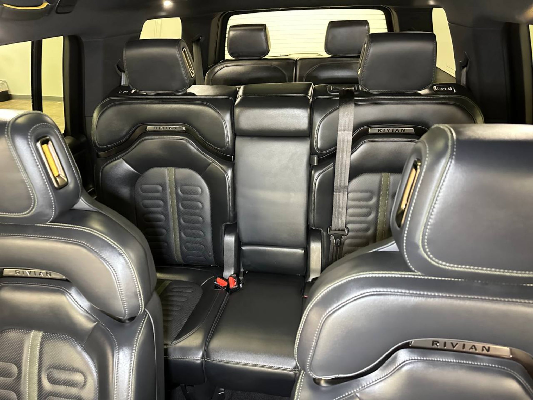 2026 Rivian R1S PREFORMANCE DUAL LARGE Adventure