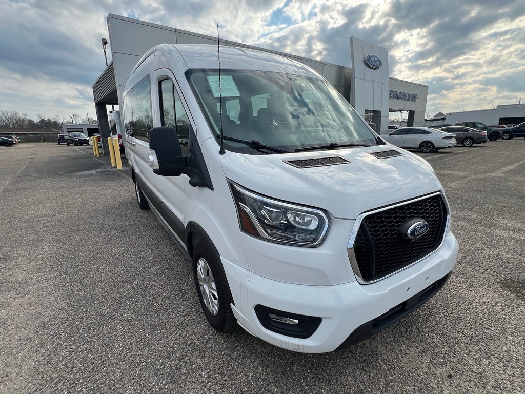 2023 Ford Transit Wagon XLT