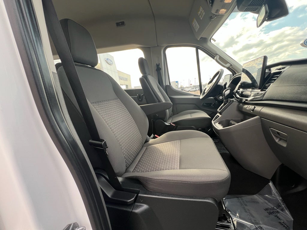 2023 Ford Transit Wagon XLT