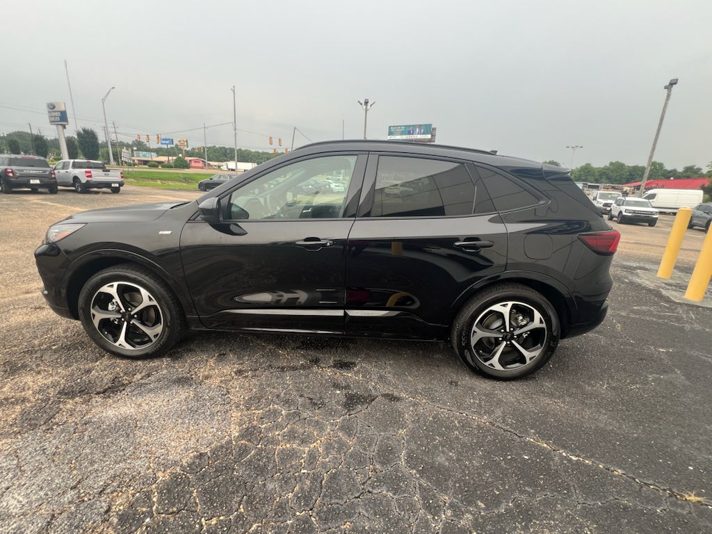 2025 Ford Escape ST-Line Elite