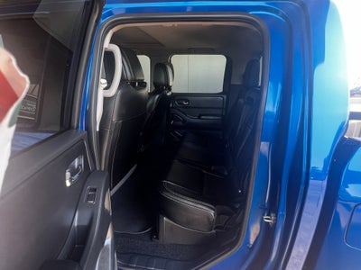 2025 Nissan Frontier SL