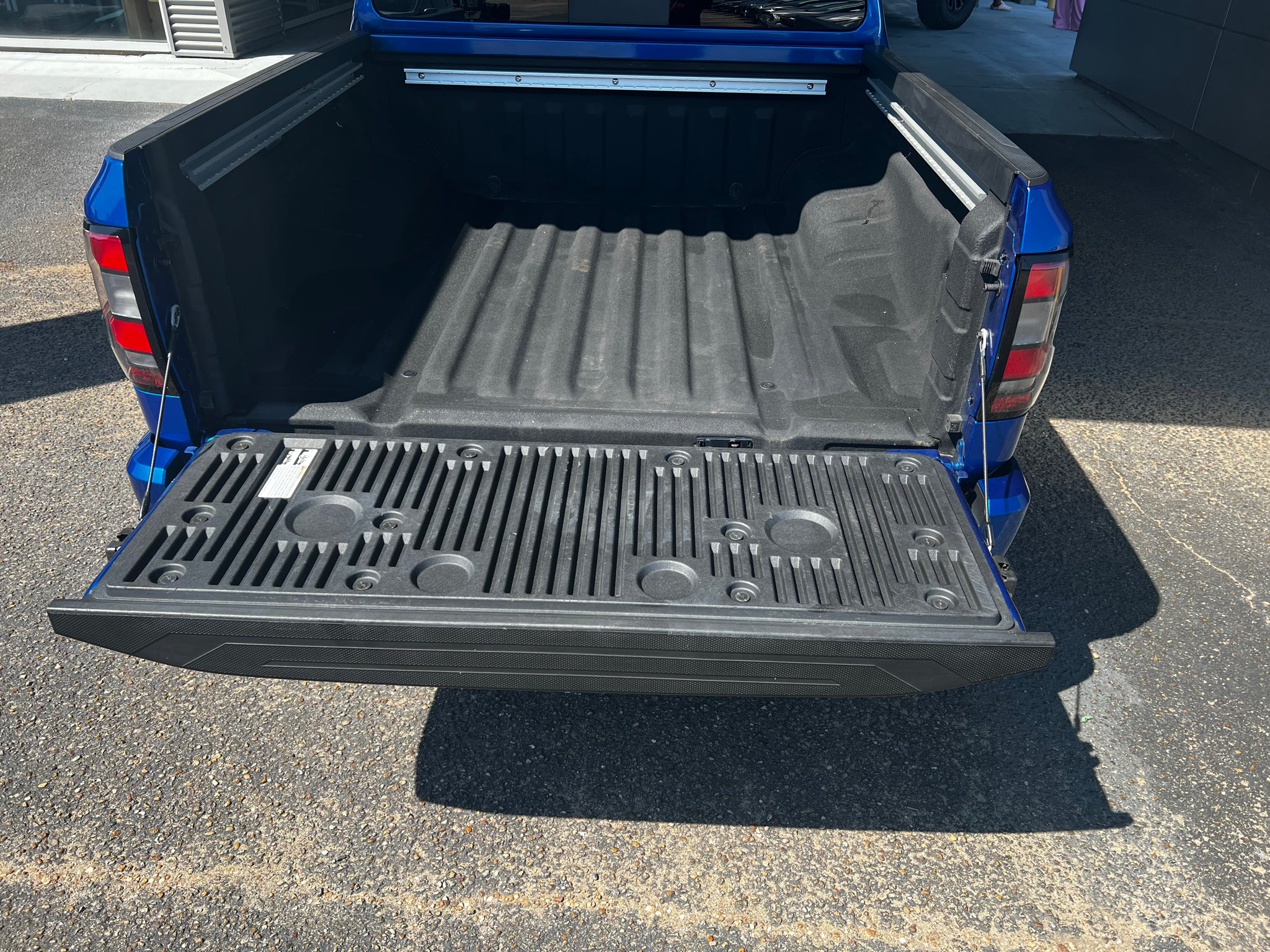 2025 Nissan Frontier SL