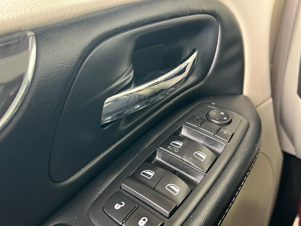 2016 Chrysler Town & Country Touring