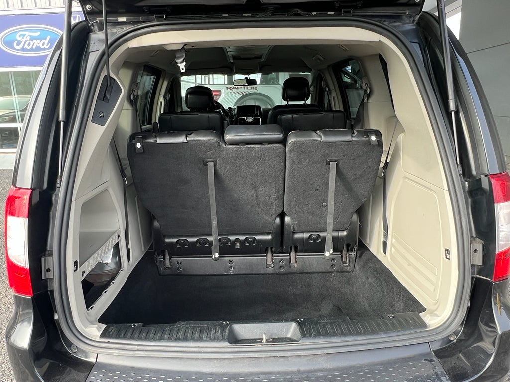 2016 Chrysler Town & Country Touring