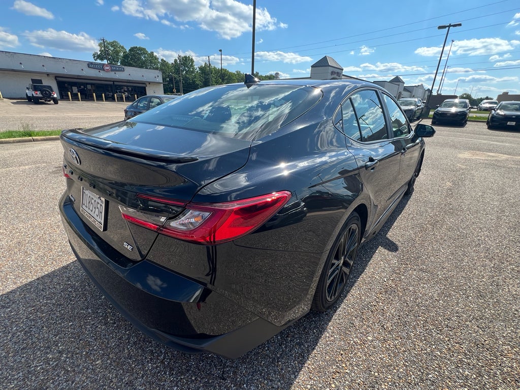 2025 Toyota Camry Hybrid SE
