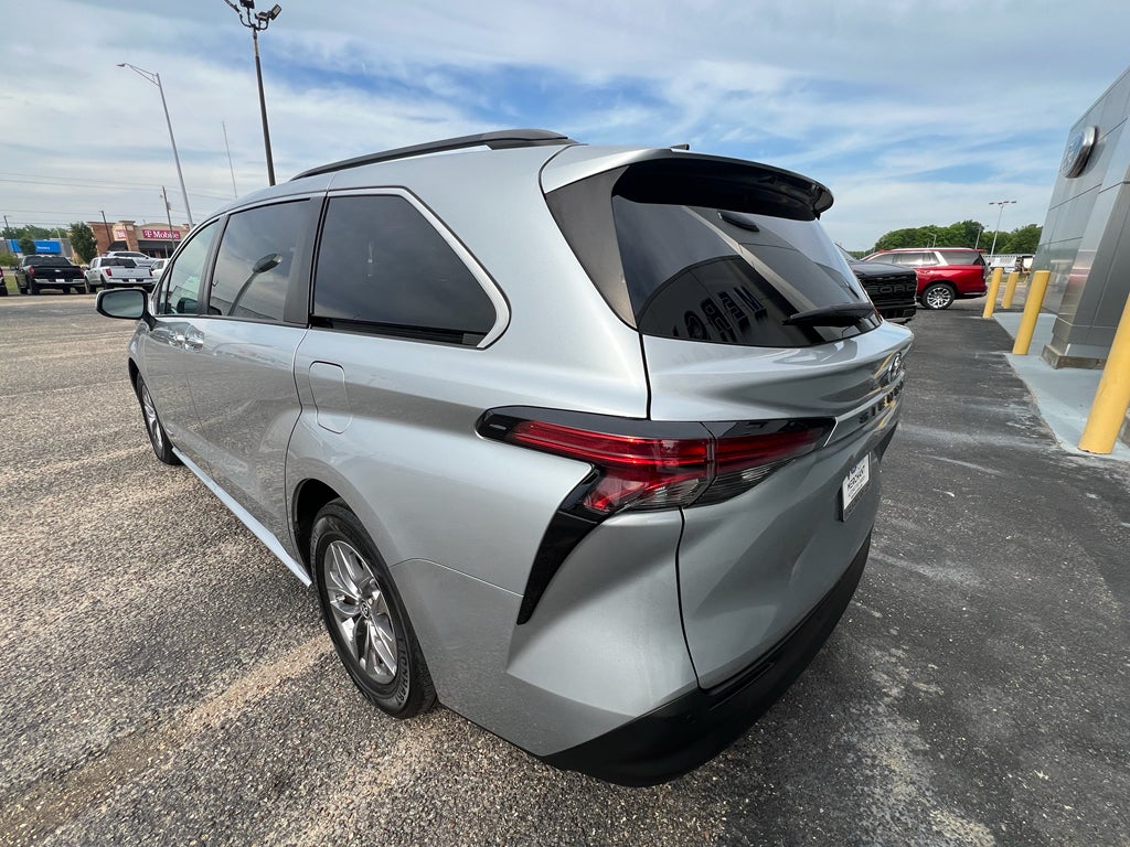 2021 Toyota Sienna XLE