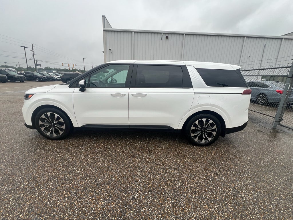 2023 Kia Carnival EX