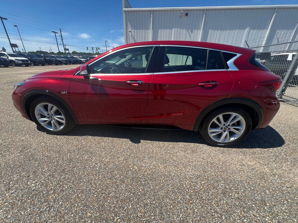 2018 INFINITI QX30 Luxury